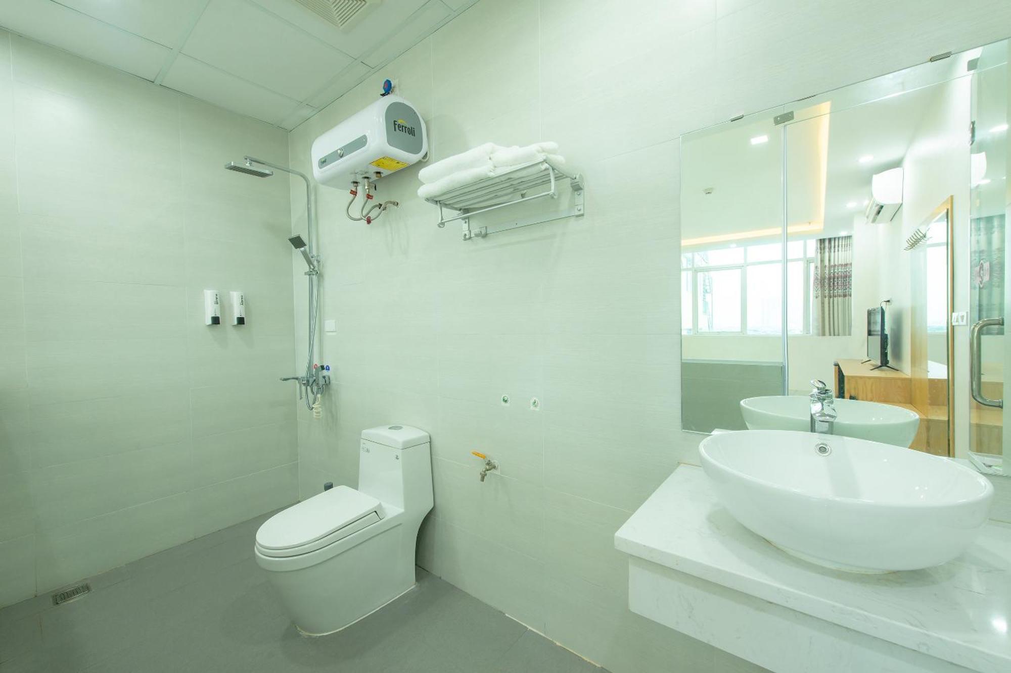 Capital O 417 Truong Son Hotel Hanoi Eksteriør bilde